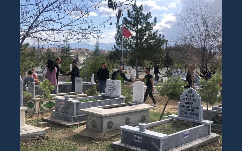 BAYRAMIN HABERCİSİ ARİFE GÜNÜ MEZARLIK ZİYARETLERİ.