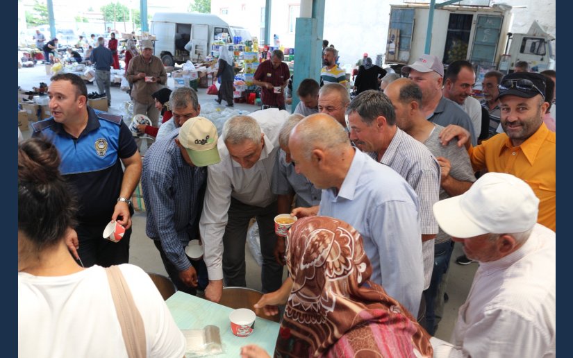 TUZLUKÇU BELEDİYESİ’NDEN VATANDAŞLARA AŞURE İKRAMI