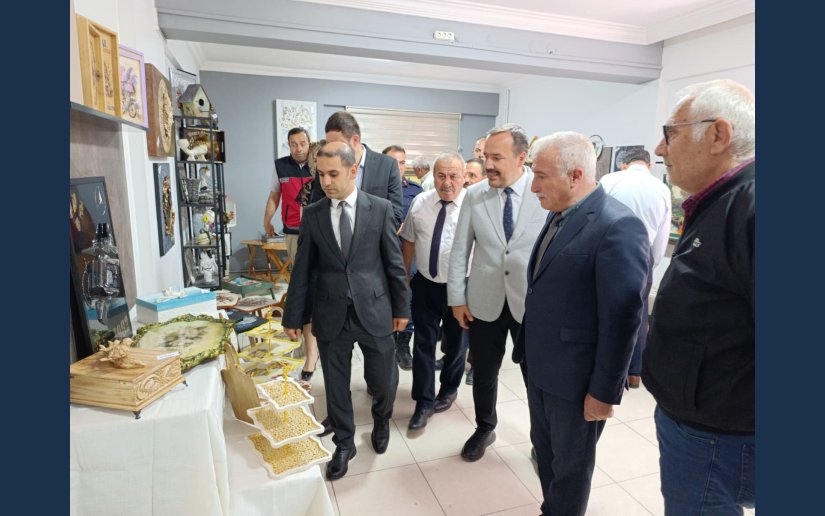 EL EMEĞİ GÖZ NURU ESERLER YIL SONU SERGİSİNDE BEĞENİYE SUNULDU.