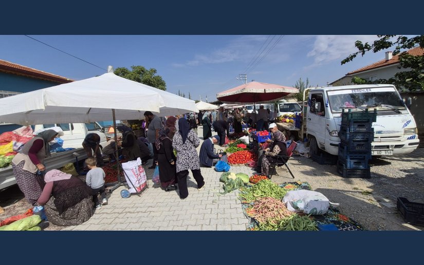 İLÇE PAZARIMIZDA VATANDAŞLARIMIZIN KIŞ HAZIRLIKLARI BAŞLADI.