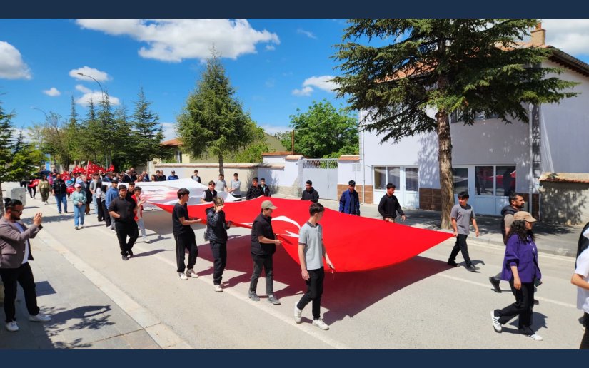 19 MAYIS COŞKUSU GENÇLİK YÜRÜYÜŞÜYLE YAŞANDI 