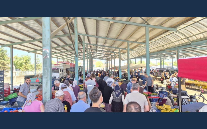 HER SALI İLÇEMİZDE KURULAN PAZARDAN KARELER...