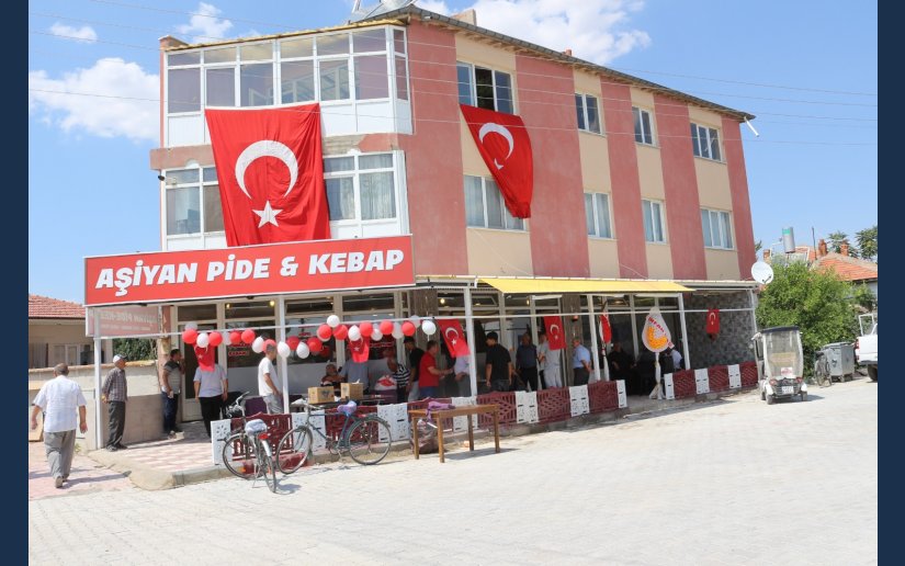 BAŞKAN AKBUĞA AŞİYAN PİDE VE KEBAP SALONU’NUN AÇILIŞINA KATILDI.