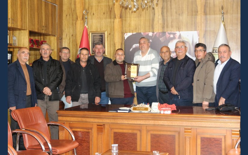 JANDARMA ÜST TEĞMEN BURHAN SARIKÖSE'YE TEŞEKKÜR VE PLAKET TAKDİMİ.