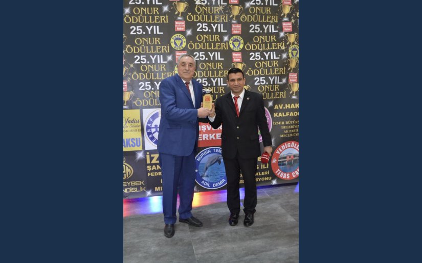 BAŞKAN AKBUĞA'YA ÖDÜL